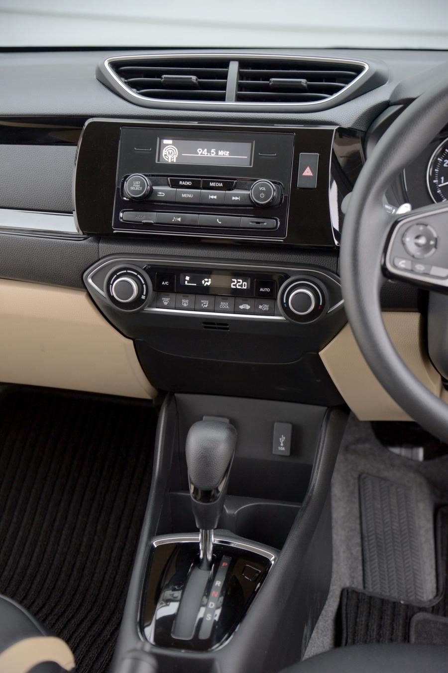 Детали интерьера Honda Amaze 2018 года  (ZA) (фото 7 из 27)
